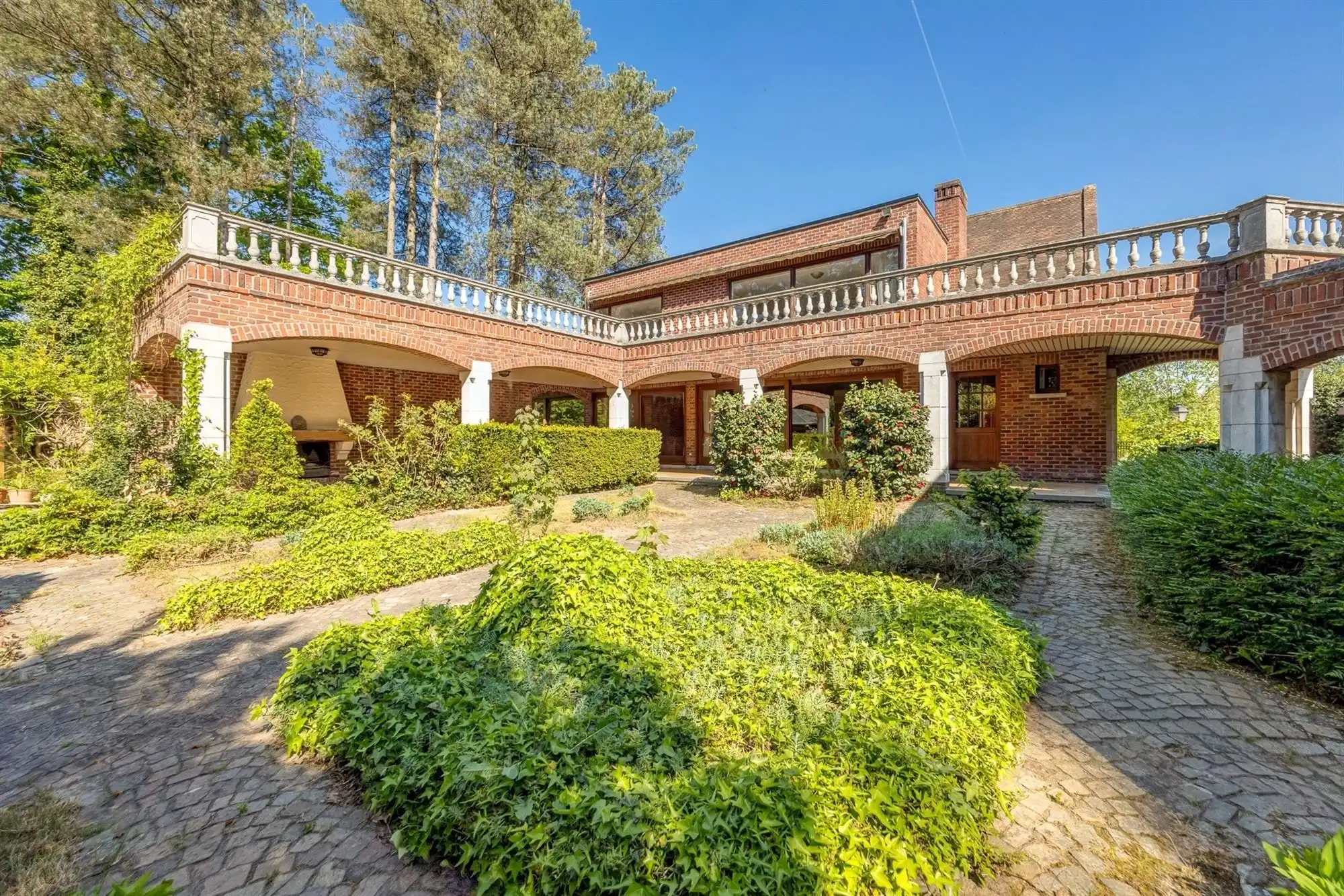 Villa met bijgebouwen op prachtig perceel foto 29