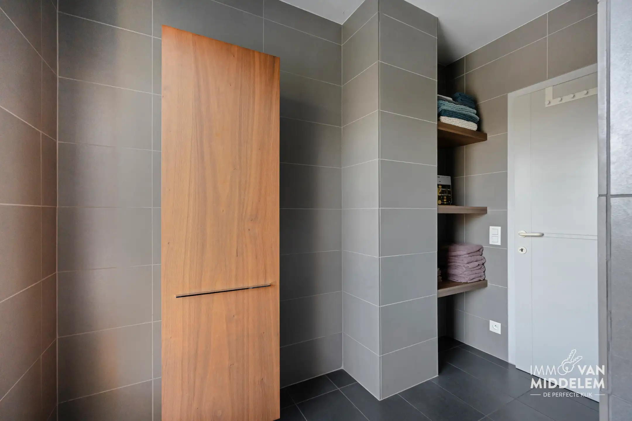 RUIME VILLA MET 4 KAMERS, GARAGE EN PRACHTIG AANGELEGDE TUIN foto 16