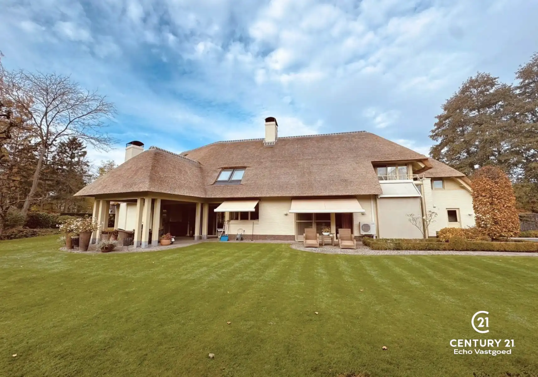 Ruime, charmante villa op royaal perceel met zwembad foto 18