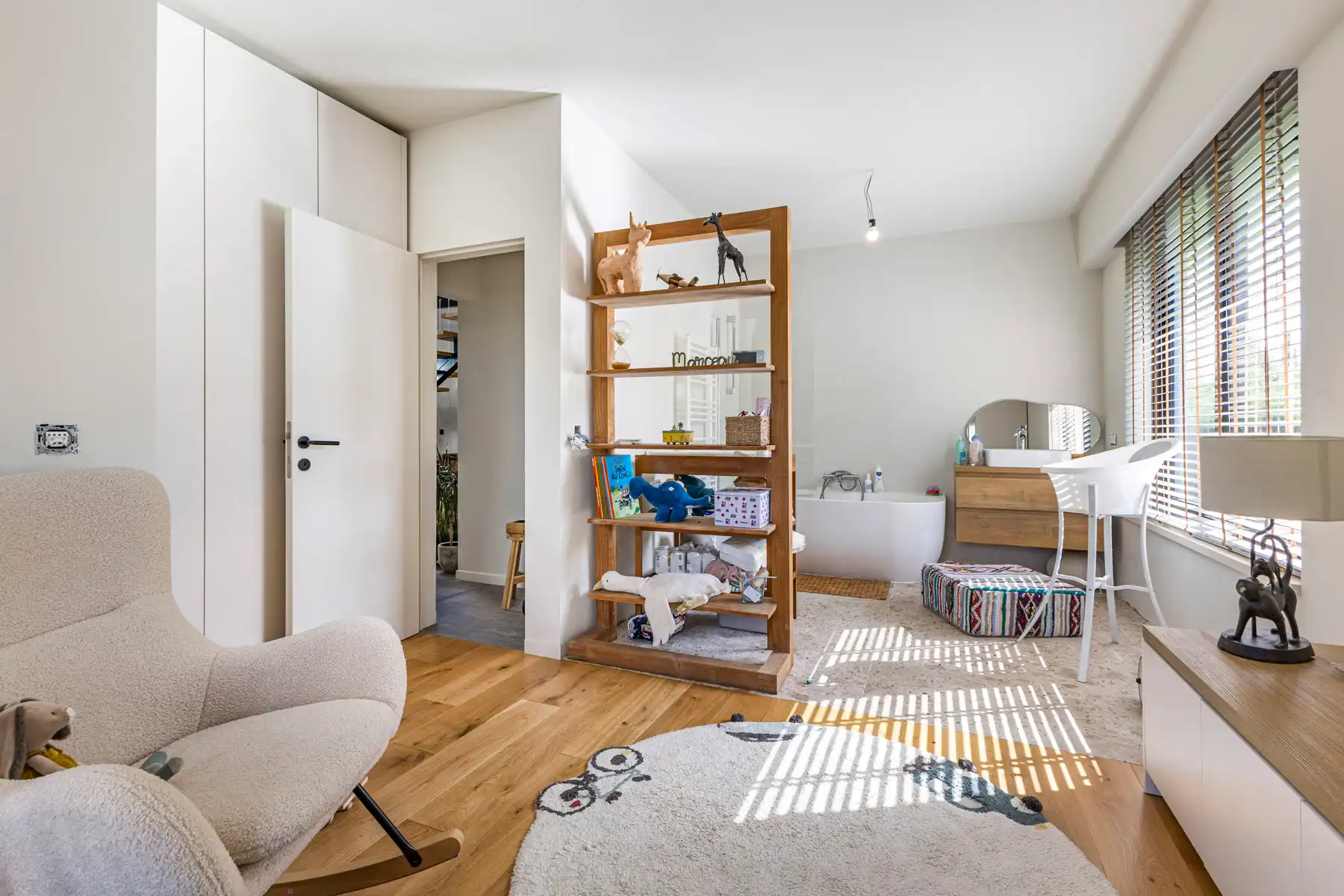 Uitzonderlijke eigendom met 4 slaapkamers en 3 badkamers foto 16