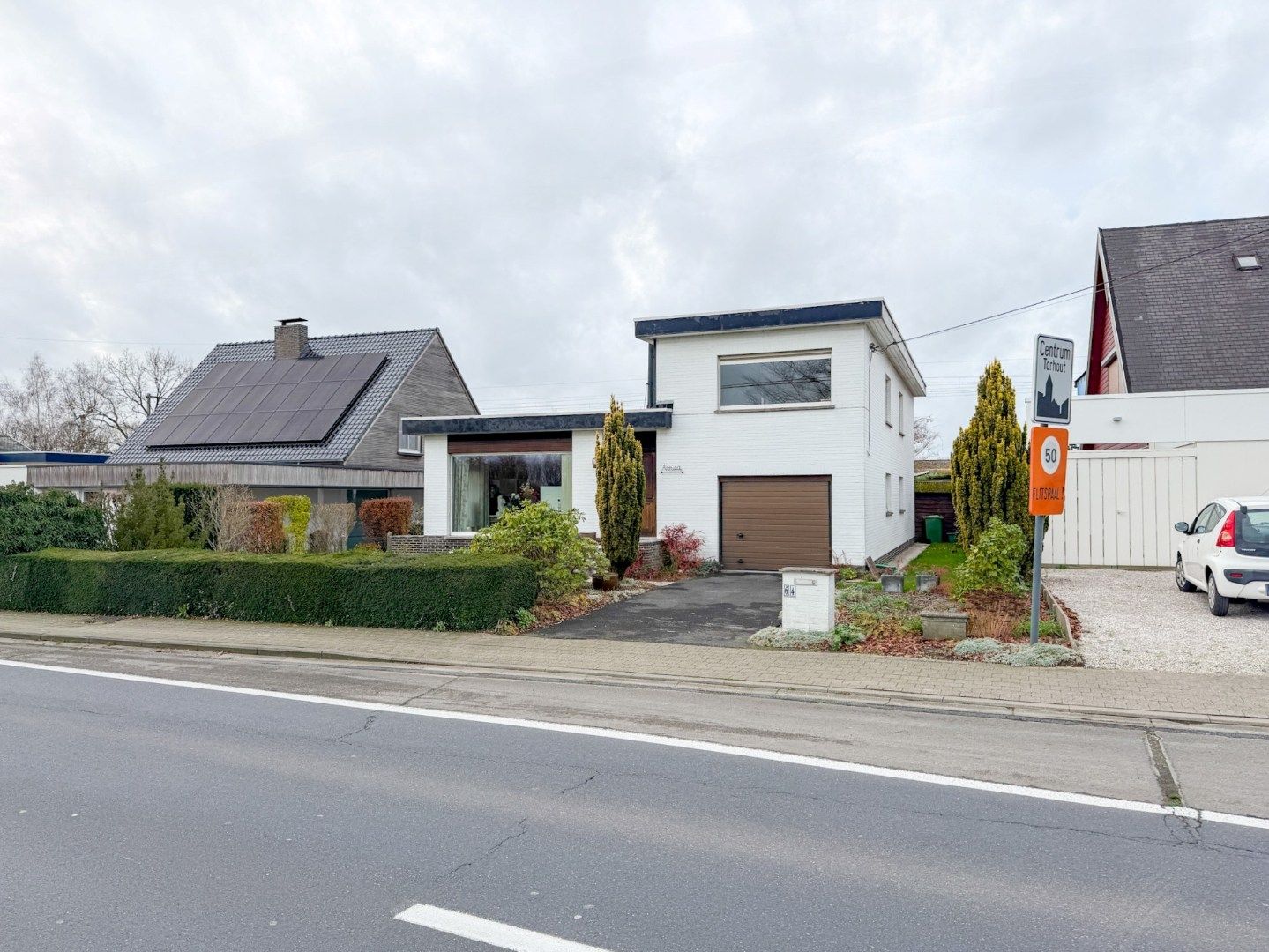 Hoofdfoto van de publicatie: Vrijstaande woning met 3 slaapkamers op mooi perceel (834 m²), gunstige ligging, Torhout