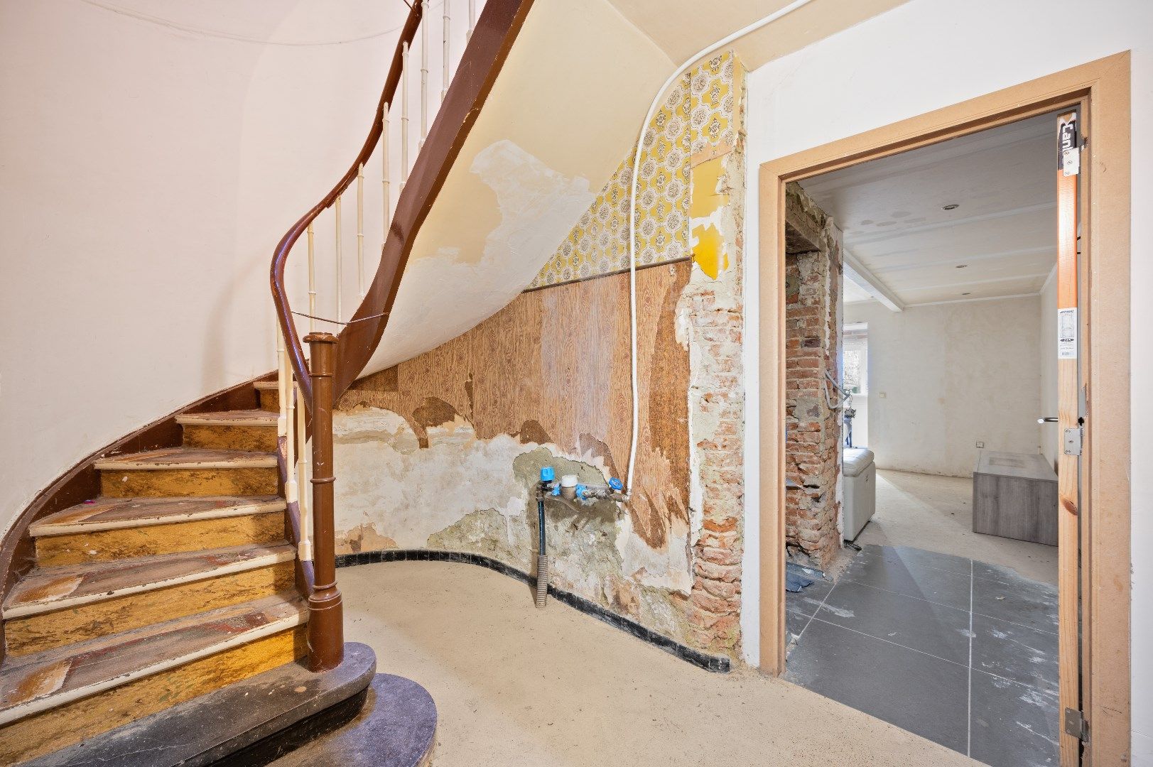 Centraal gelegen gezinswoning met 6 slaapkamers foto 6