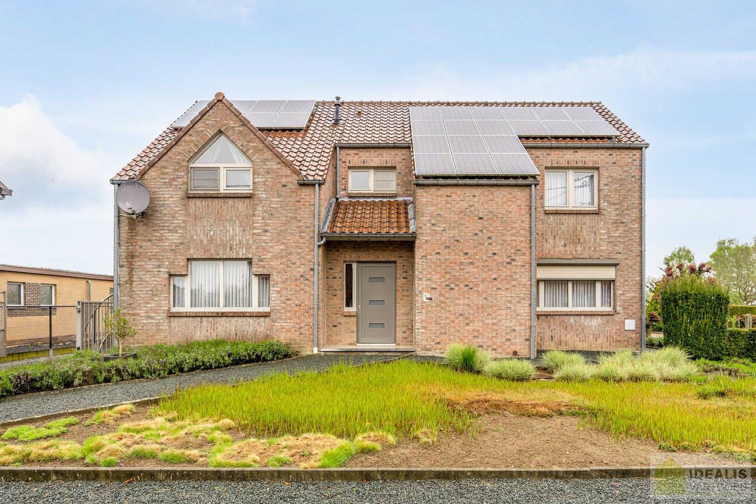 RUIME EN PERFECT ONDERHOUDEN WONING MET 4 SLAAPKAMERS OP KNAP PERCEEL VAN MAAR LIEFST 14A61CA foto {{pictureIndex}}