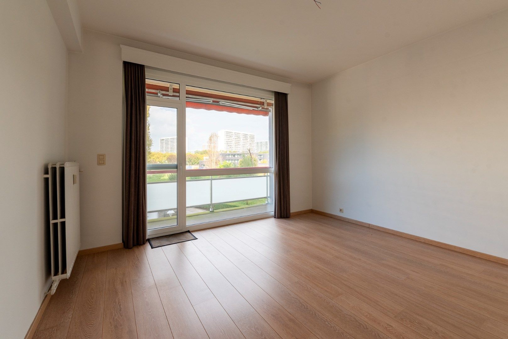 Vernieuwd appartement gelegen op de 2de verdieping van Residentie Eugène Van Marcke!  foto 4