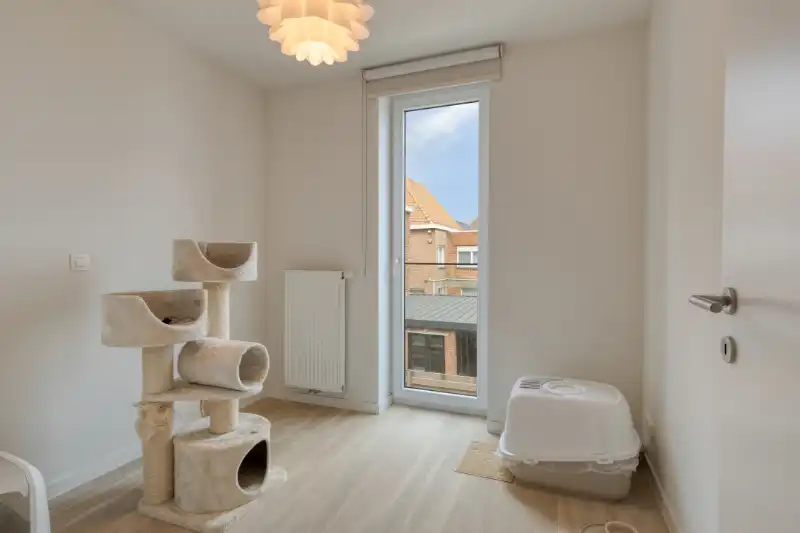 Stijlvol 2-slaapkamerappartement met autostaanplaats op een rustige ligging. foto 8