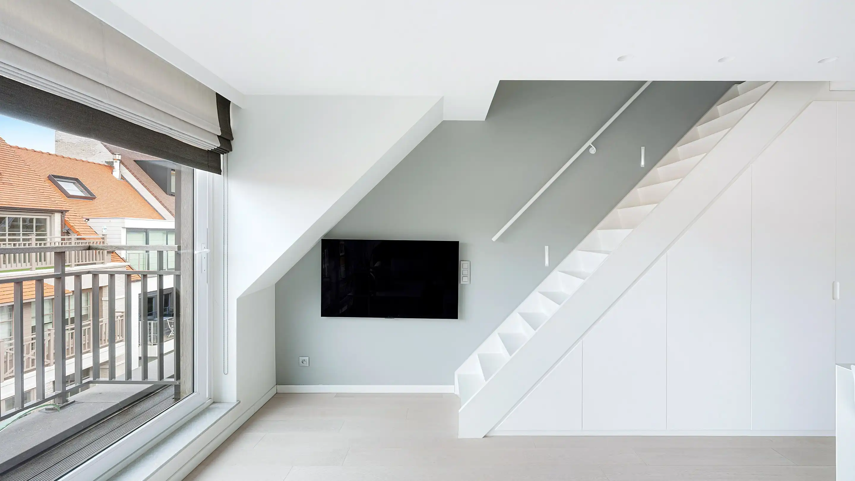 Zeer recent en mooi  duplex dakapp. in perfecte staat  met groot zuidgericht terras dichtbij de Lippenslaan. foto 24