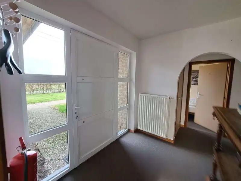 Conciergewoning - Laagbouwvilla met 3 slaapkamers, dubbele garage en tuin te huur in Diksmuide foto 2