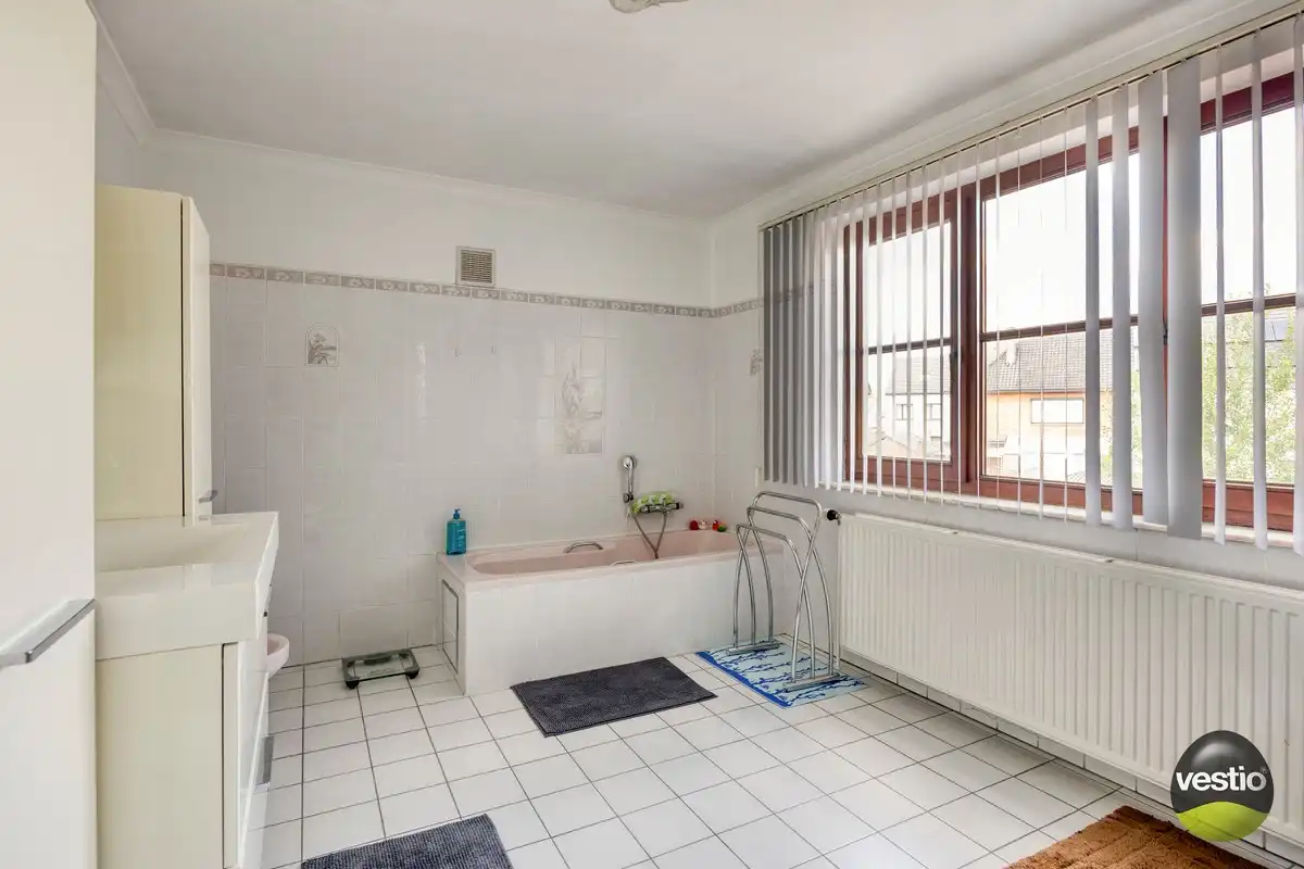 Schitterend gelegen woning met 4 slaapkamers, tuin en garagebox. foto 12