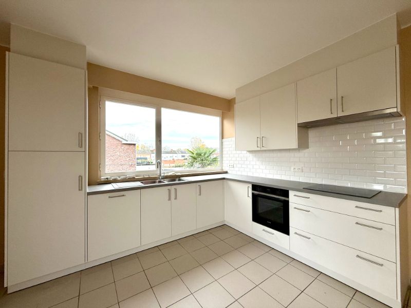 Verrassend ruim appartement met 3 slaapkamers, terras en 2 parkeerplaatsen foto 8