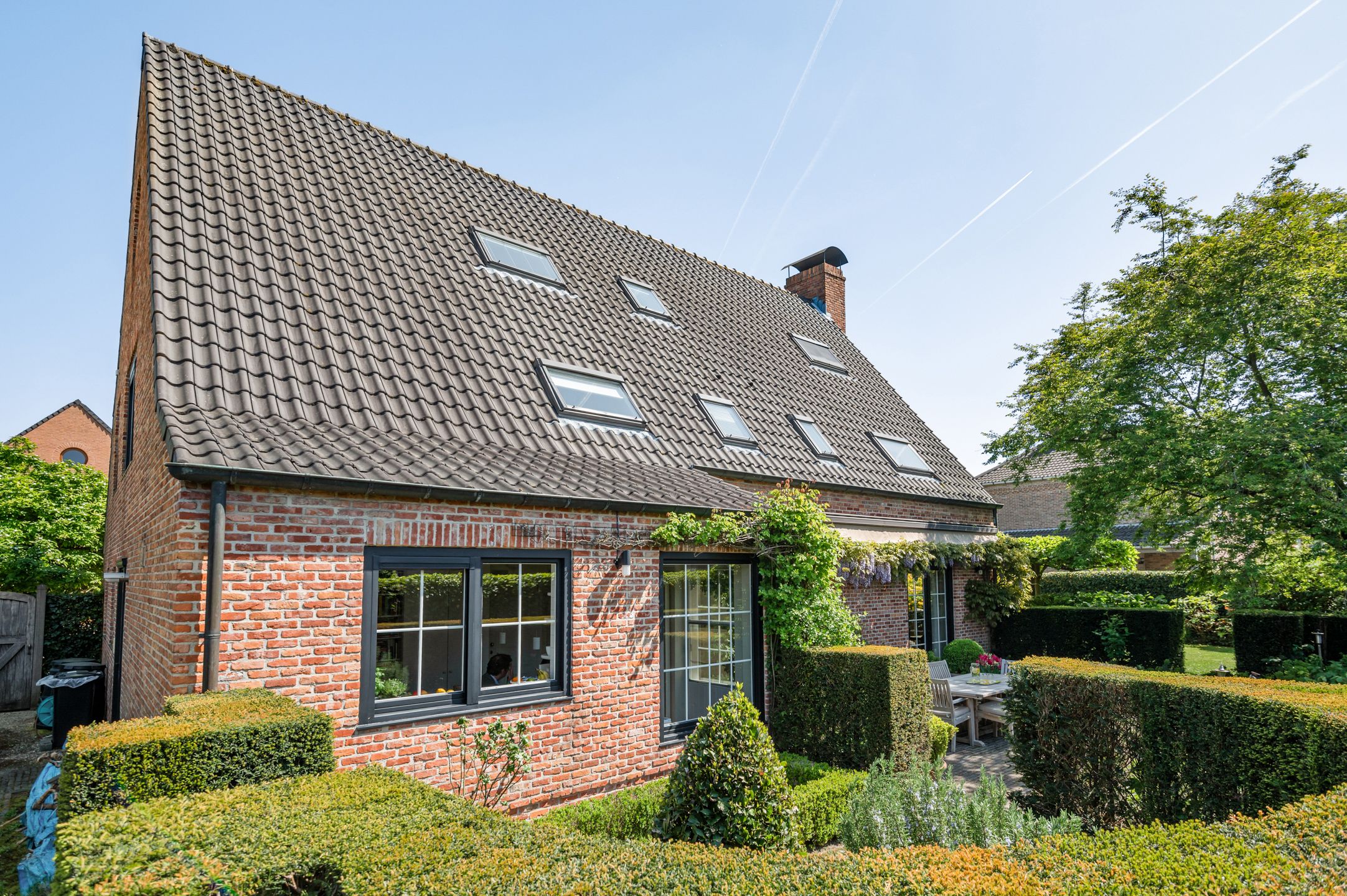 Heel ruime woning met mooie tuin op toplocatie! foto 2