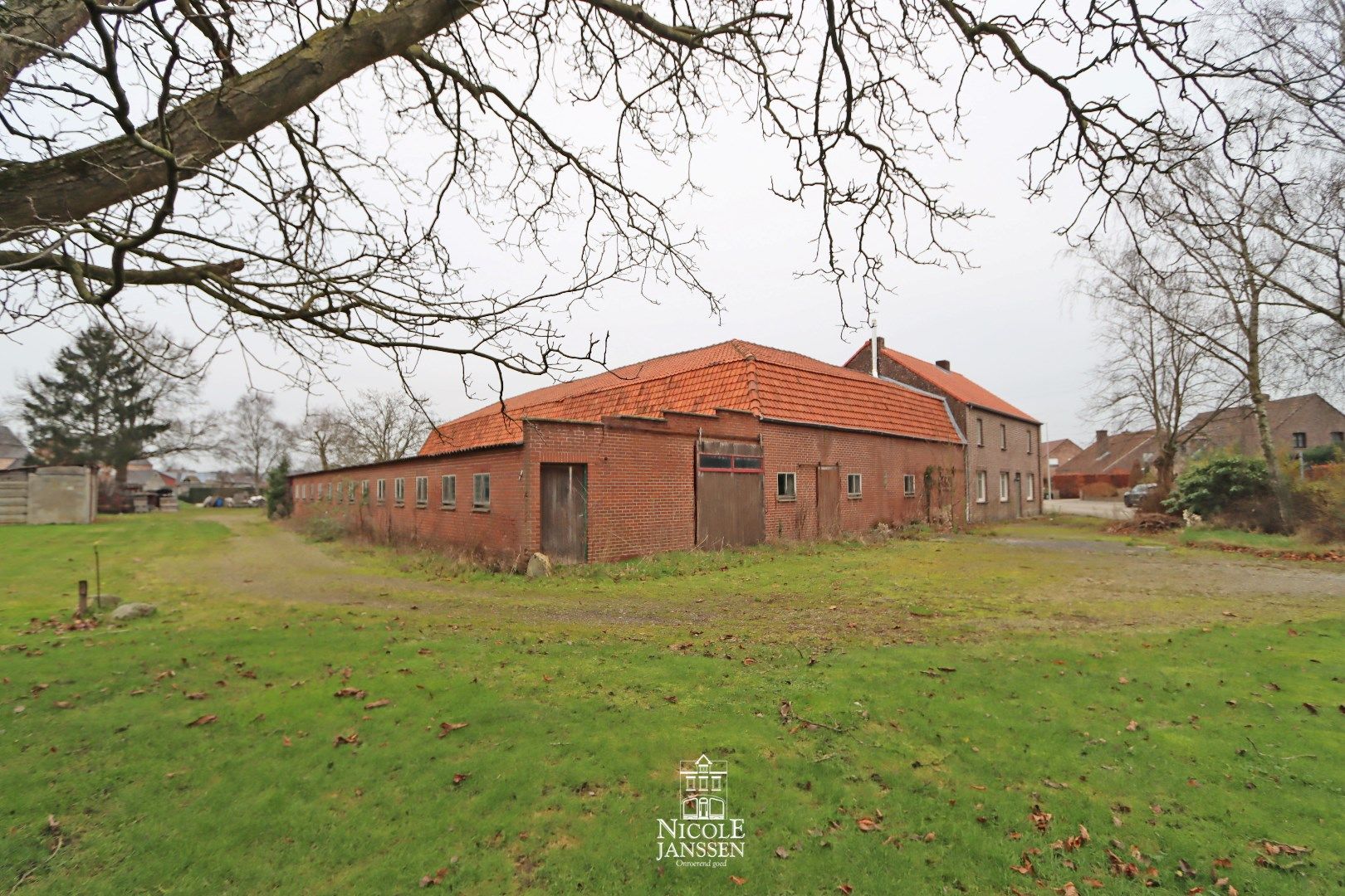 Op te knappen hoevewoning op een mooi perceel met verkavelingsmogelijkheden foto 9