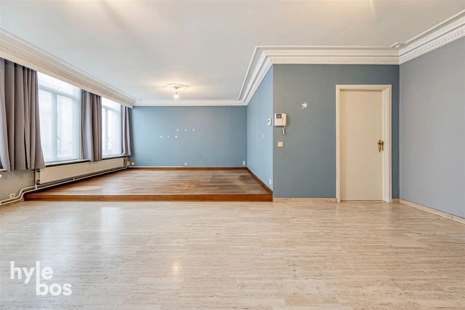 Ruim bovenhuis met groot magazijn in het centrum van de stad foto 20