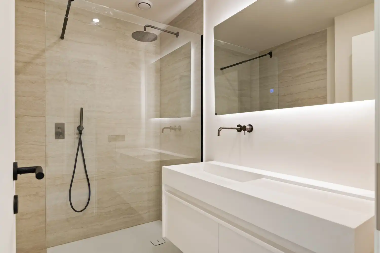 Luxueus appartement met 2 slpk en terras + tuin te Berchem foto 7