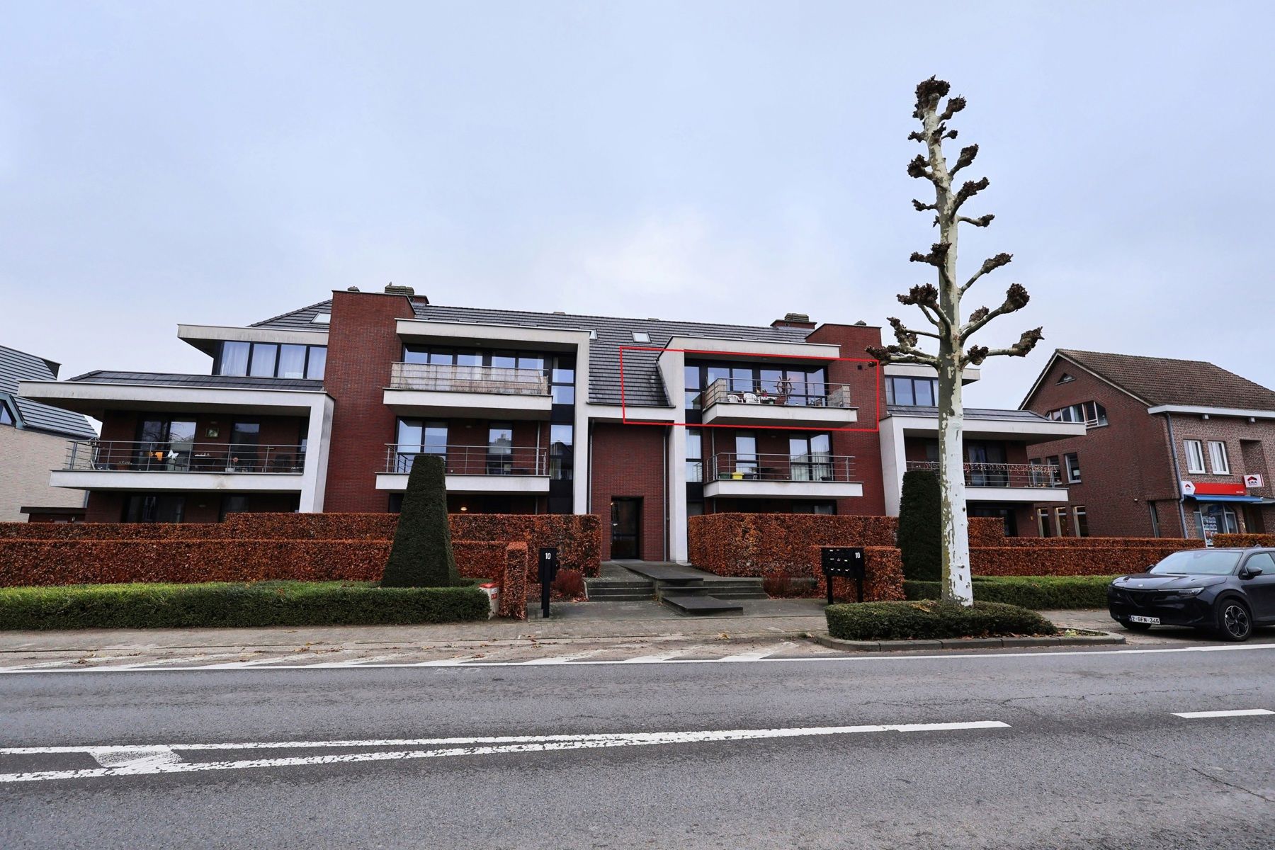 Appartement op de 2de verdieping met terras, kelderberging en autostaanplaats. foto 2