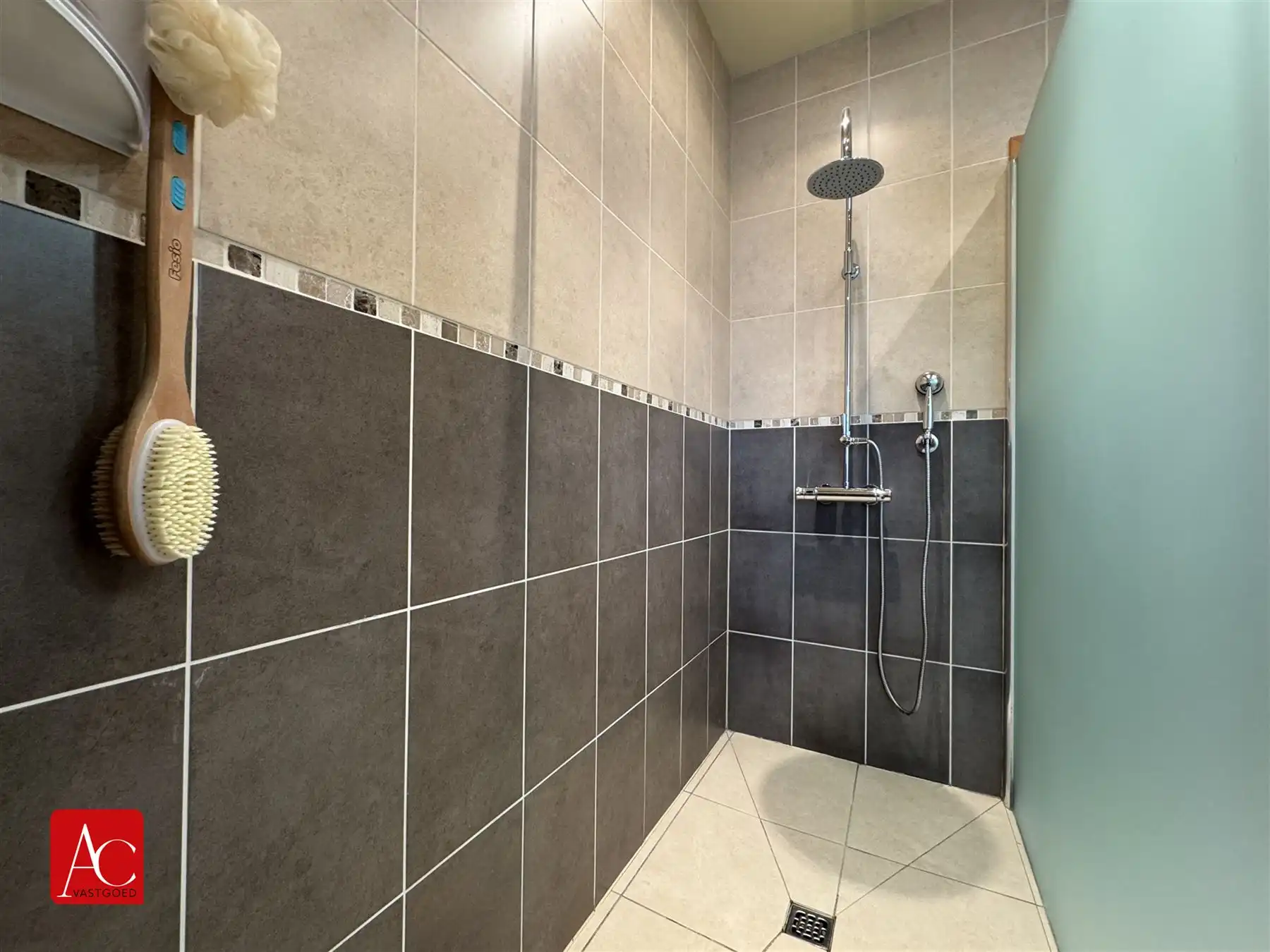 Rustig gelegen bungalow met prachtig uitzicht foto 26