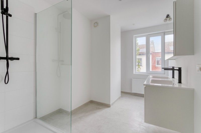 ✨Halfopen, volledig gerenoveerde gezinswoning met 3 slaapkamers TE KOOP in Rekkem! foto 9