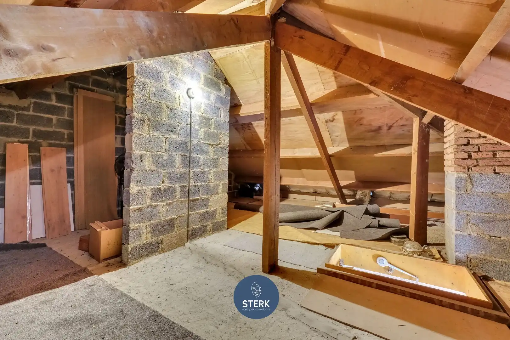 OP TE KNAPPEN GEZINSWONING (206 M²) MET VEEL POTENTIEEL TE LANAKEN !  foto 15