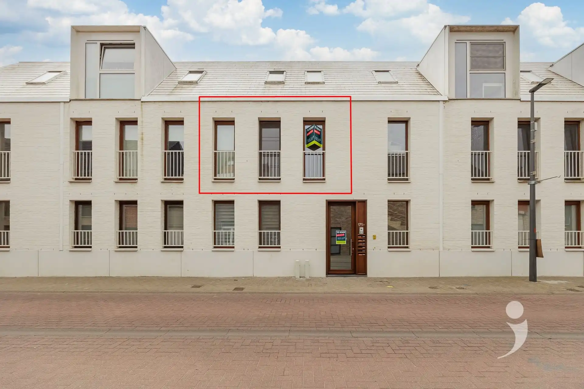 Recent appartement met 2 slaapkamers, parkeerplaats en kelderberging foto {{pictureIndex}}