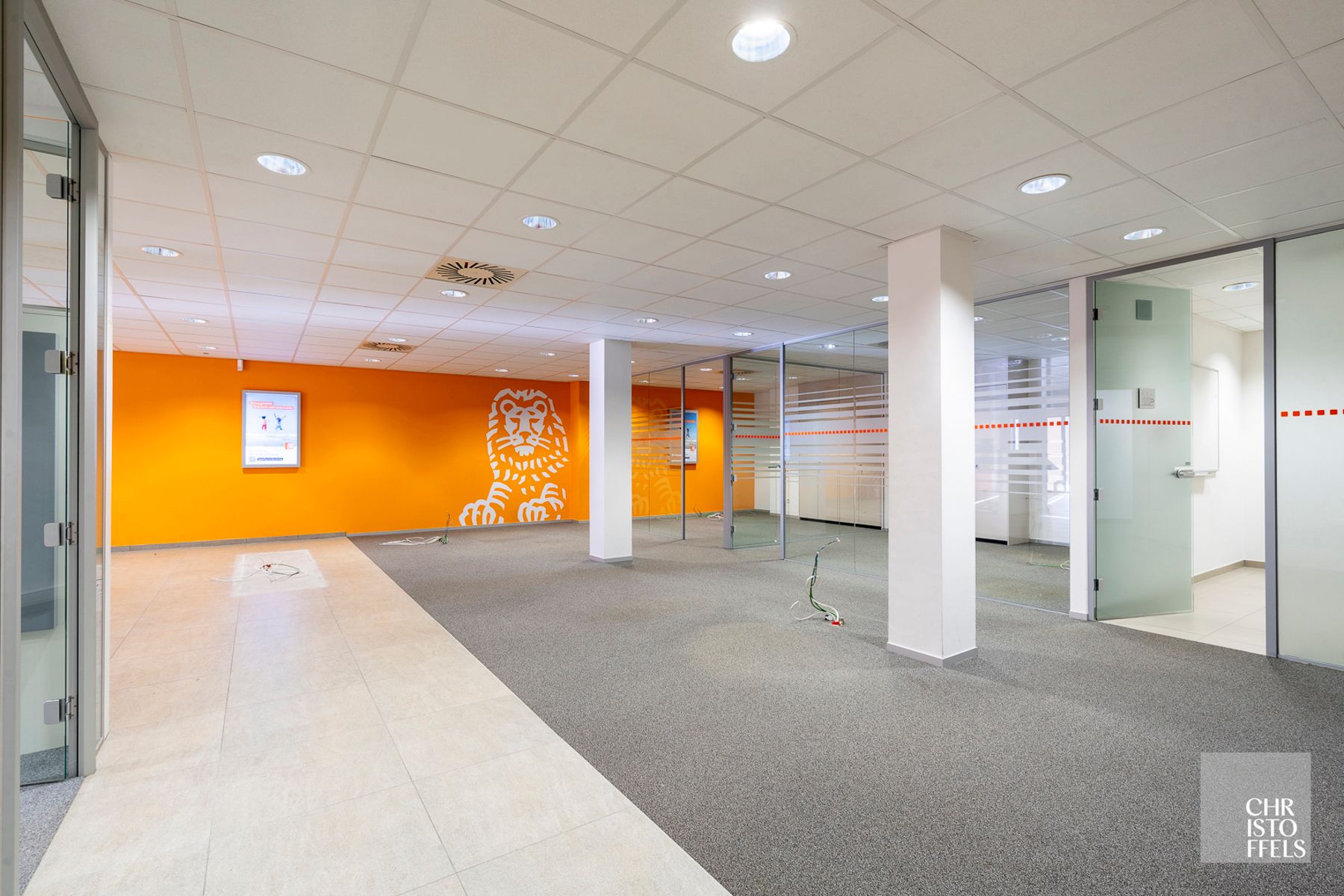 Commerciële ruimte (271m²) mét parkeergelegenheid op een strategische locatie in Lanaken! foto 13