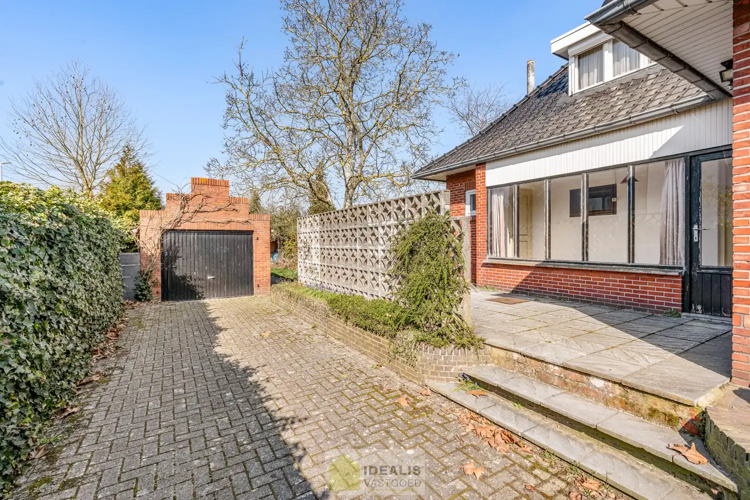 IDEALIS VASTGOED - Aangename vrijstaande woning op toplocatie te Boseind, Pelt. Deze woning omvat maar liefst +-149m² netto bewoonbare oppervlakte op een perceel van 6a 35ca met een ruime woonkamer met aansluitend uitgeruste keuken, maar liefst 3 slaapkamers of 2 slaapkamers met ruime dressing, badkamer, wasplaats, veranda en zeer ruime garage vlakbij de dorpskern van Boseind, Pelt! Uiterst geschikt voor kandidaten op zoek naar een naar eigen wens te renoveren betaalbare woning. foto 27