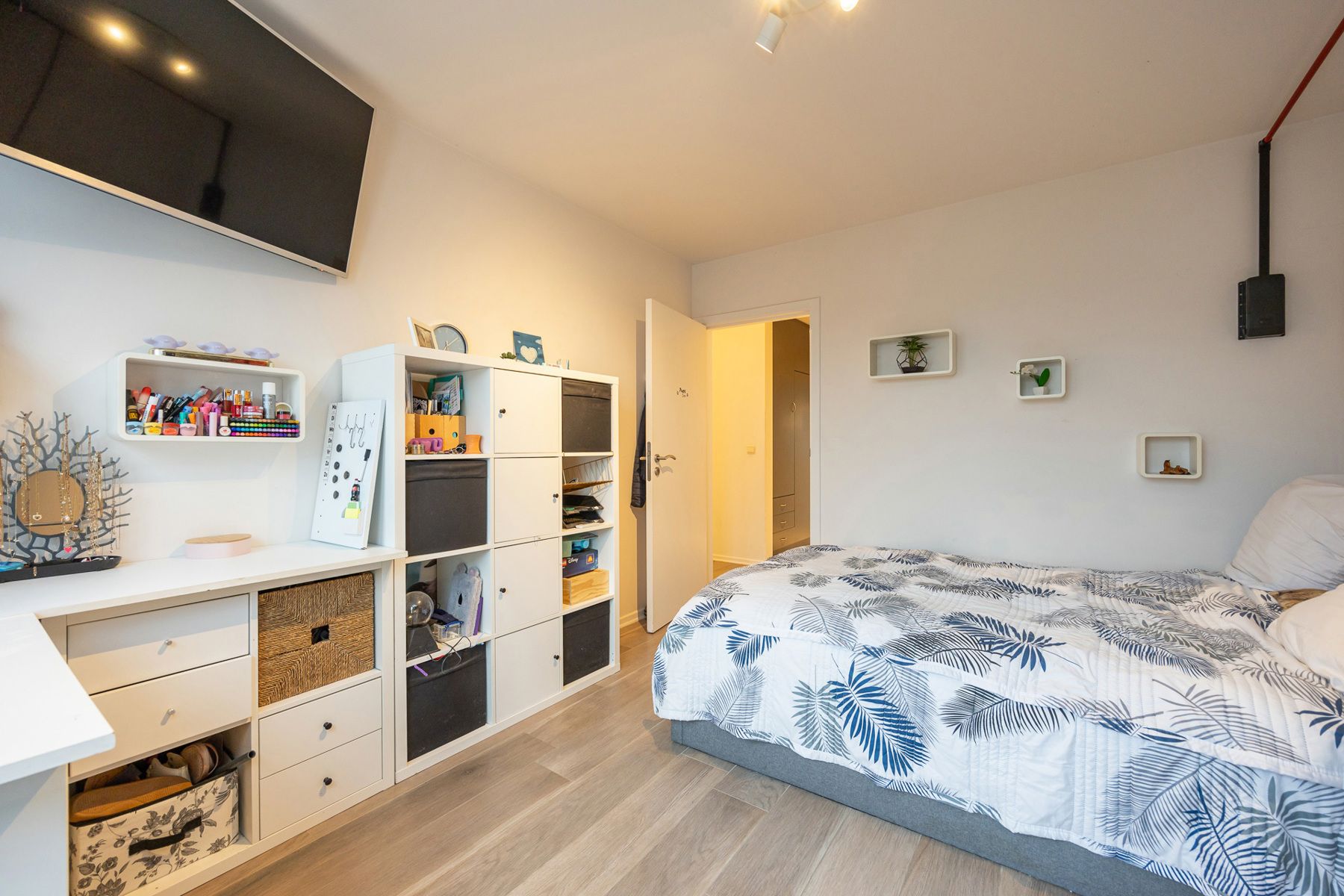 Gerenoveerd appartement op de 1ste verdieping met 3 slaapkamers in het centrum van Merksplas. foto 8