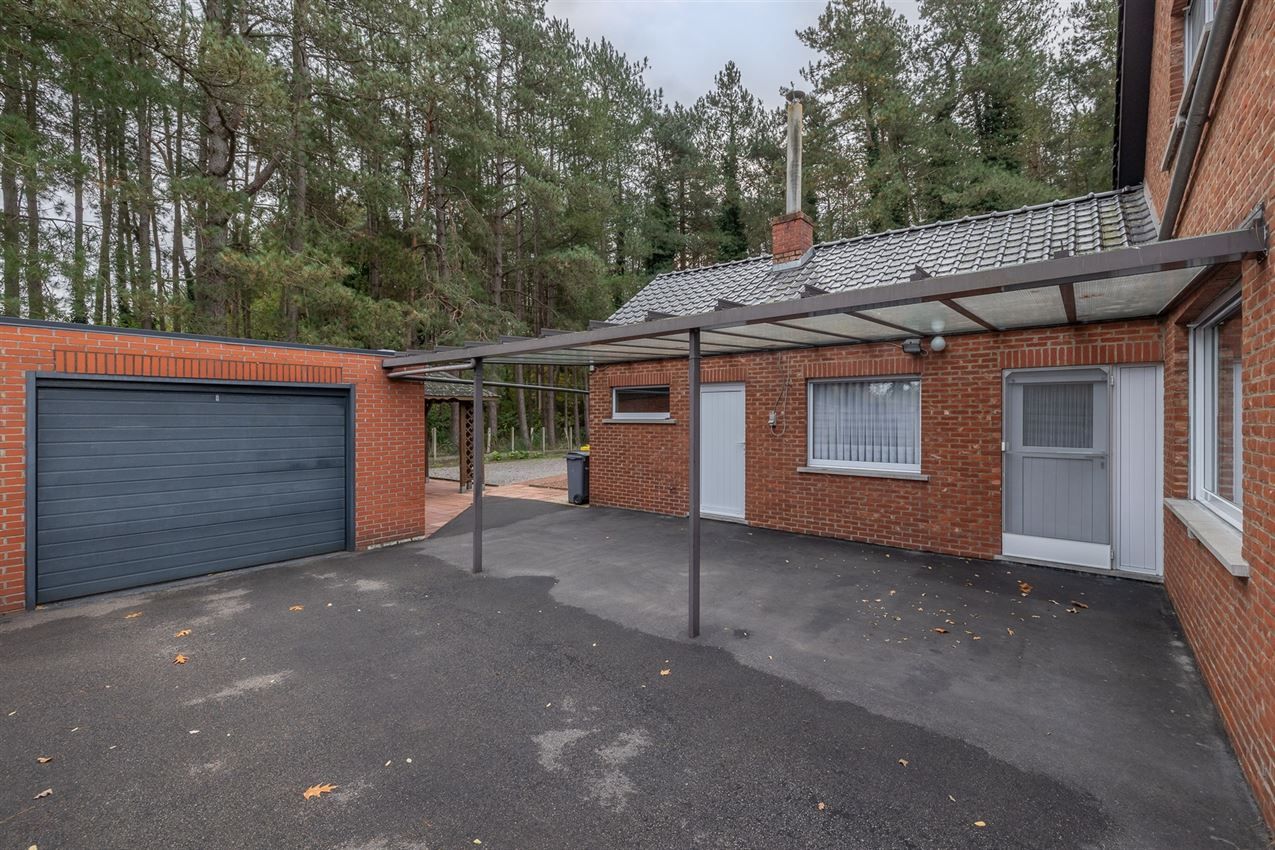 Temidden van agrarisch gebied, grenzend aan bos foto 13