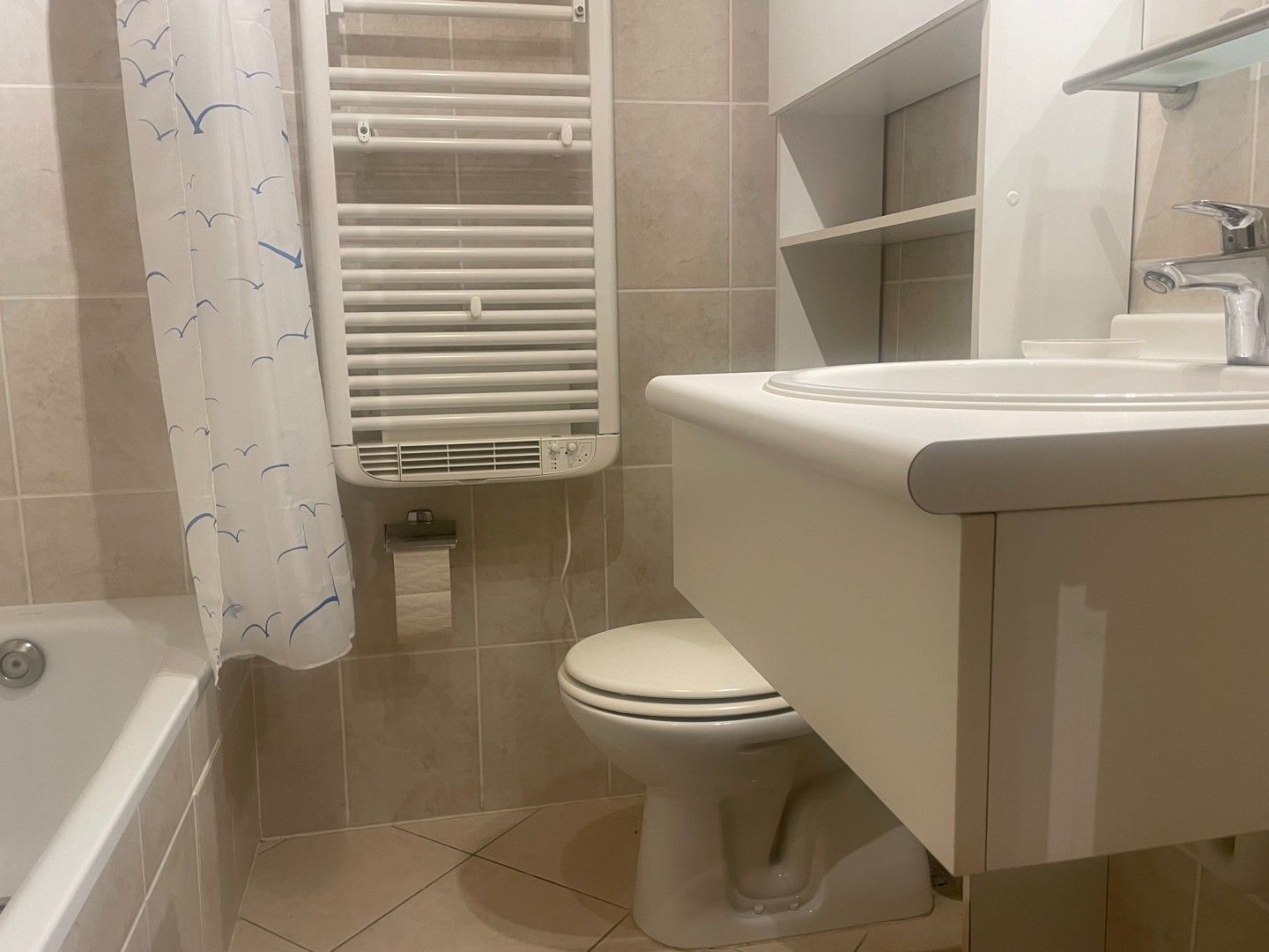 Gemeubelde studio met zonnebalkon en autostandplaats dichtbij foto 10