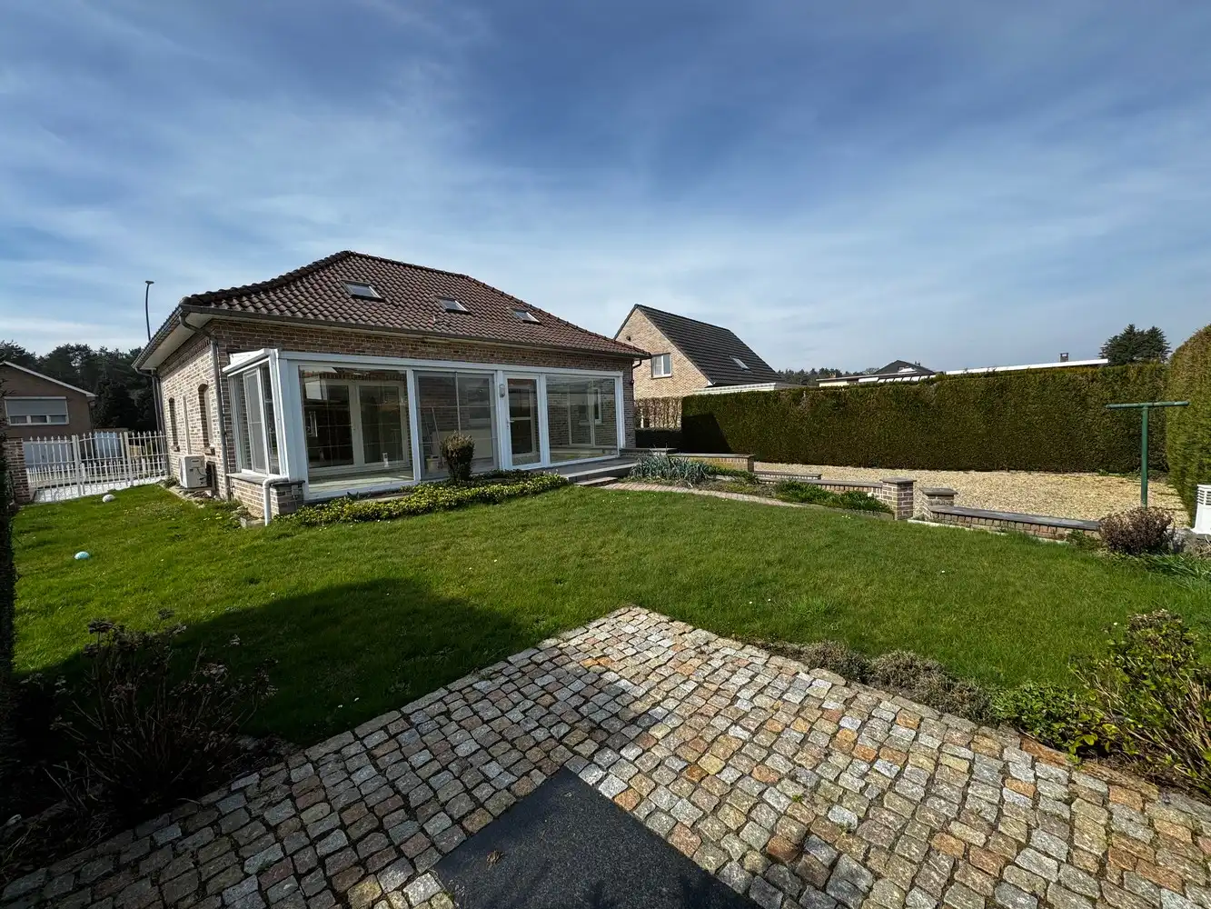 Ruime gezinswoning met tuin en garage in Lanaken foto 2