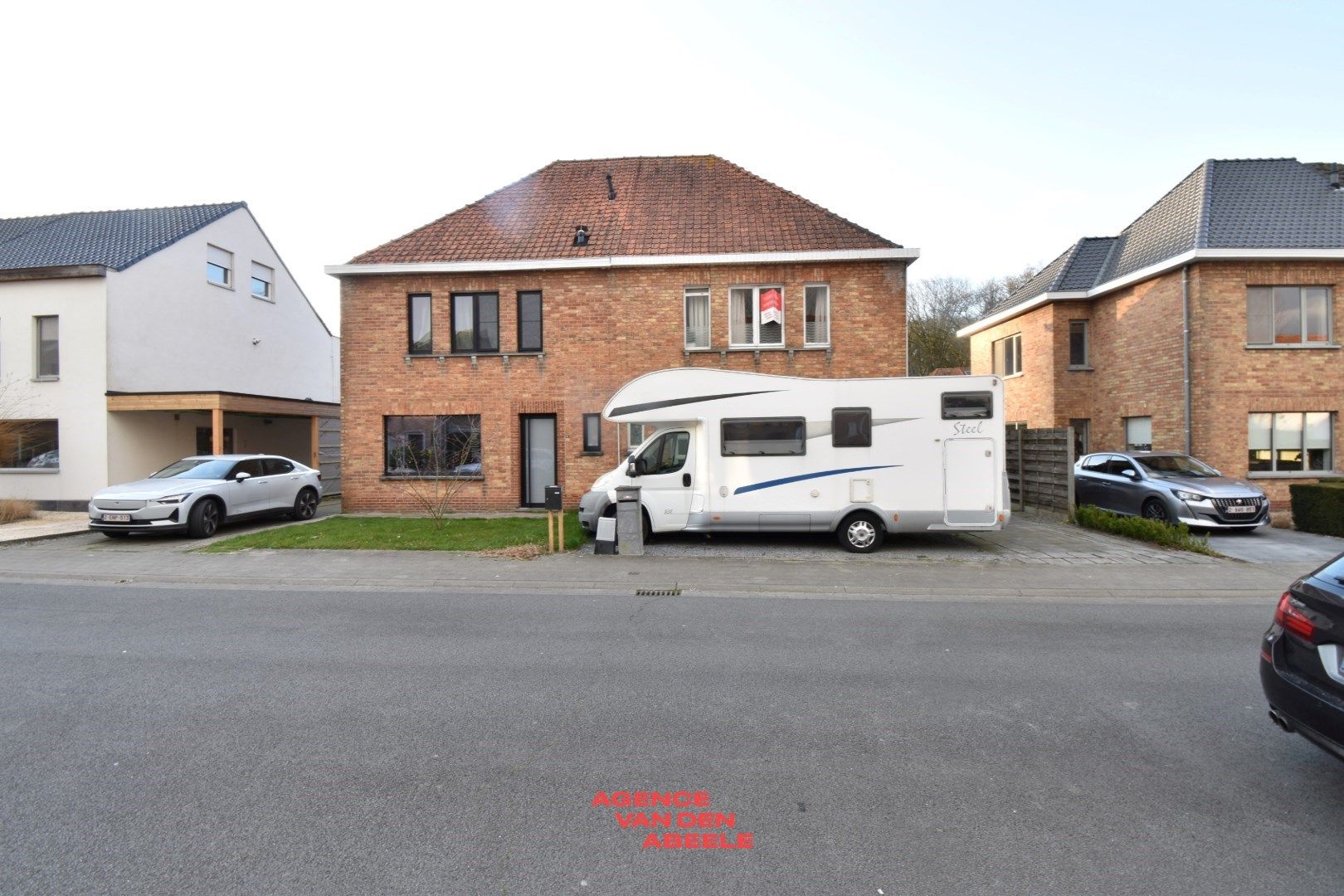 Rustig gelegen halfopen bebouwing met 3 slaapkamers en tuin  foto 2
