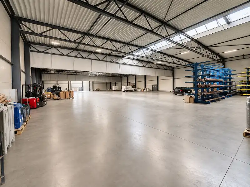 TE HUUR: (Turnhout) Industrieel gebouw foto 3