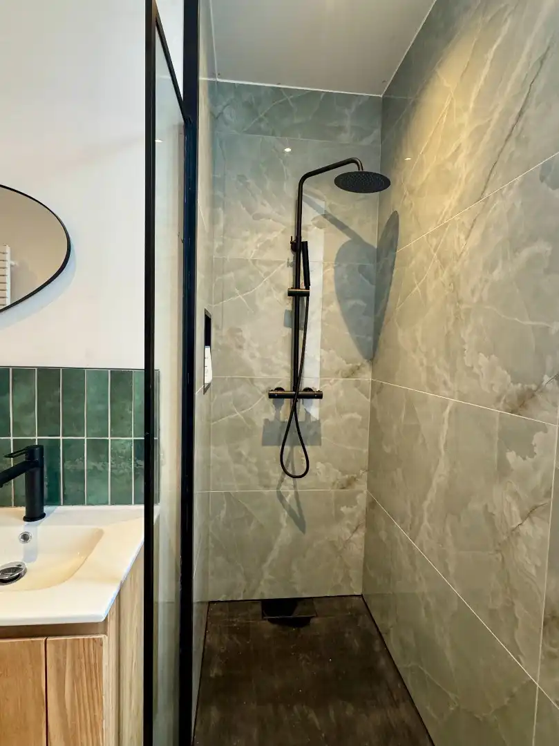 GERENOVEERDE WONING MET 4 SLPKS, 2 BADKAMERS, TUIN EN HUURGARAGE foto 18