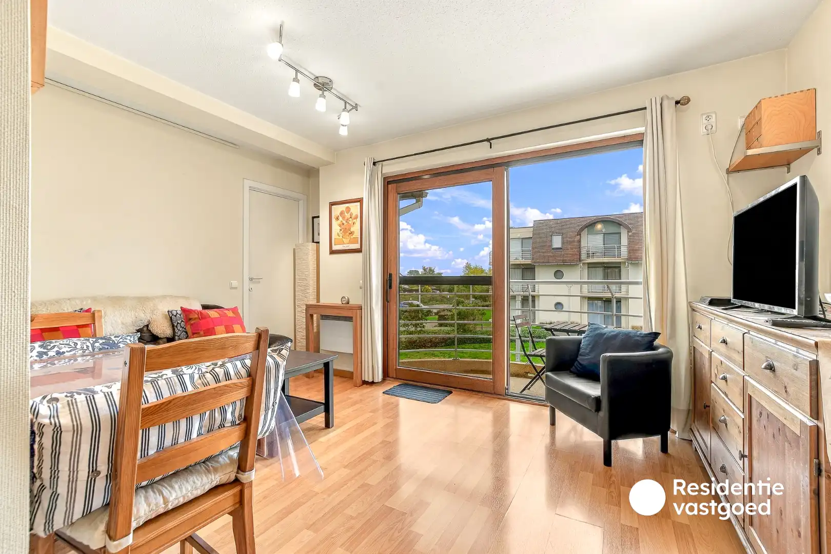 Instapklaar éénslaapkamerappartement met terras en zwembad te Bredene! foto 6