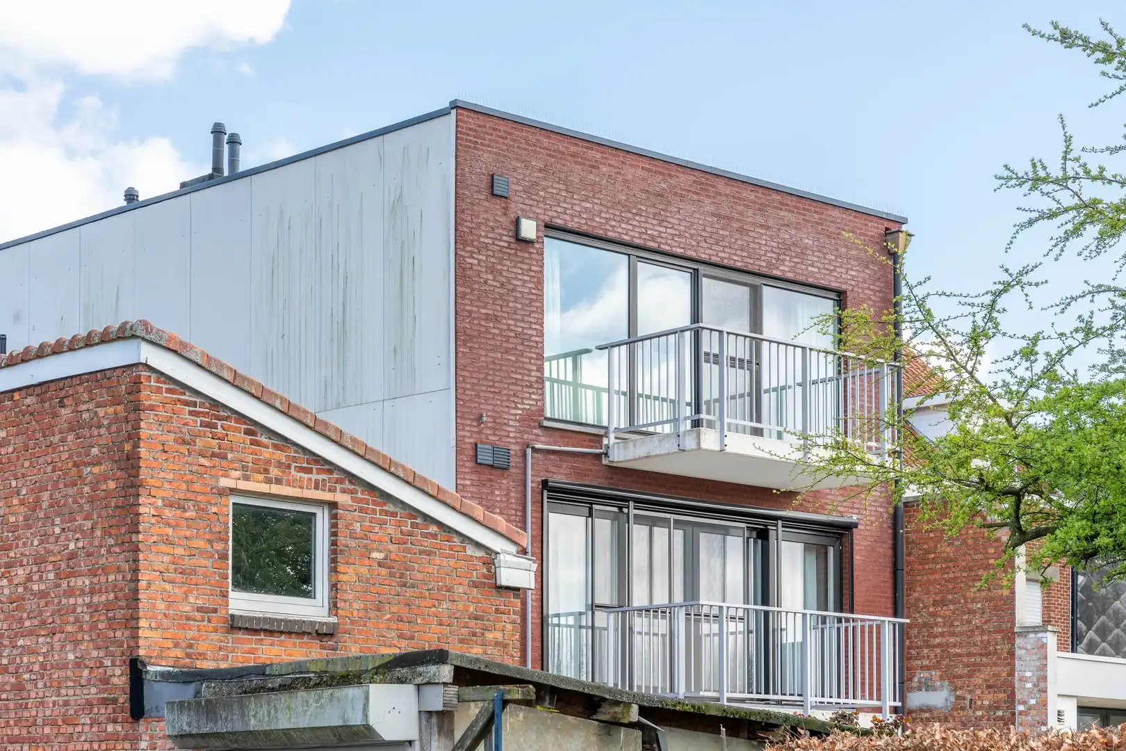Lichtrijk appartement met twee slaapkamers en terras en grote garage. foto 18