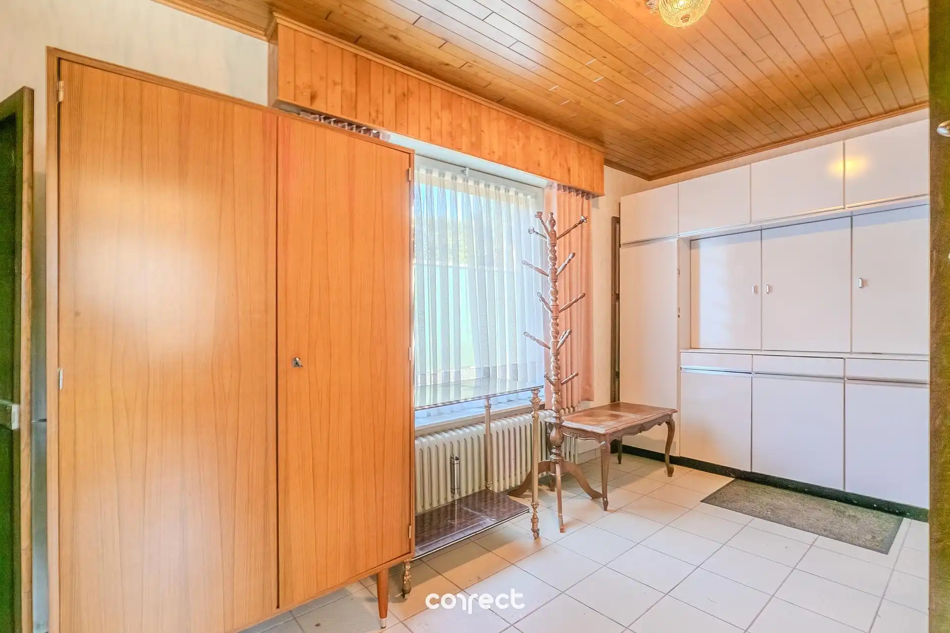 Open bebouwing op een ruim perceel met prachtig weids uitzicht, oprit en ruime losstaande garage (60 m²). foto 11