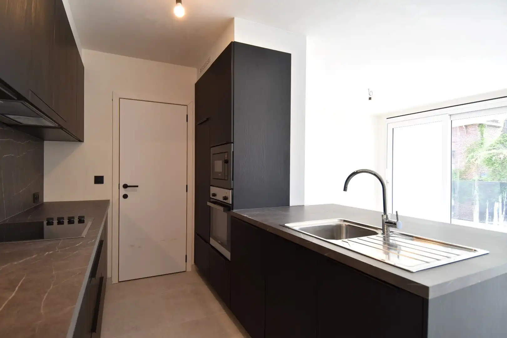 Appartement te koop met 2 slaapkamers en zonnig terras in Helkijn foto 6