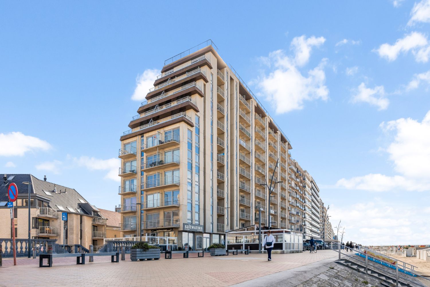 Lichtrijk één slaapkamer appartement met zijdelings zeezicht foto 17