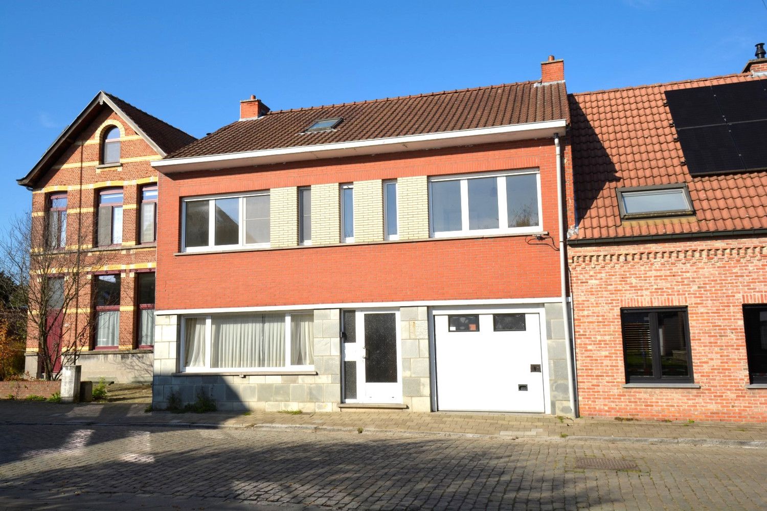 Hoofdfoto van de publicatie: RUIME WONING MET 4 SLK, GARAGE EN TUIN TE CENTRUM RANST!