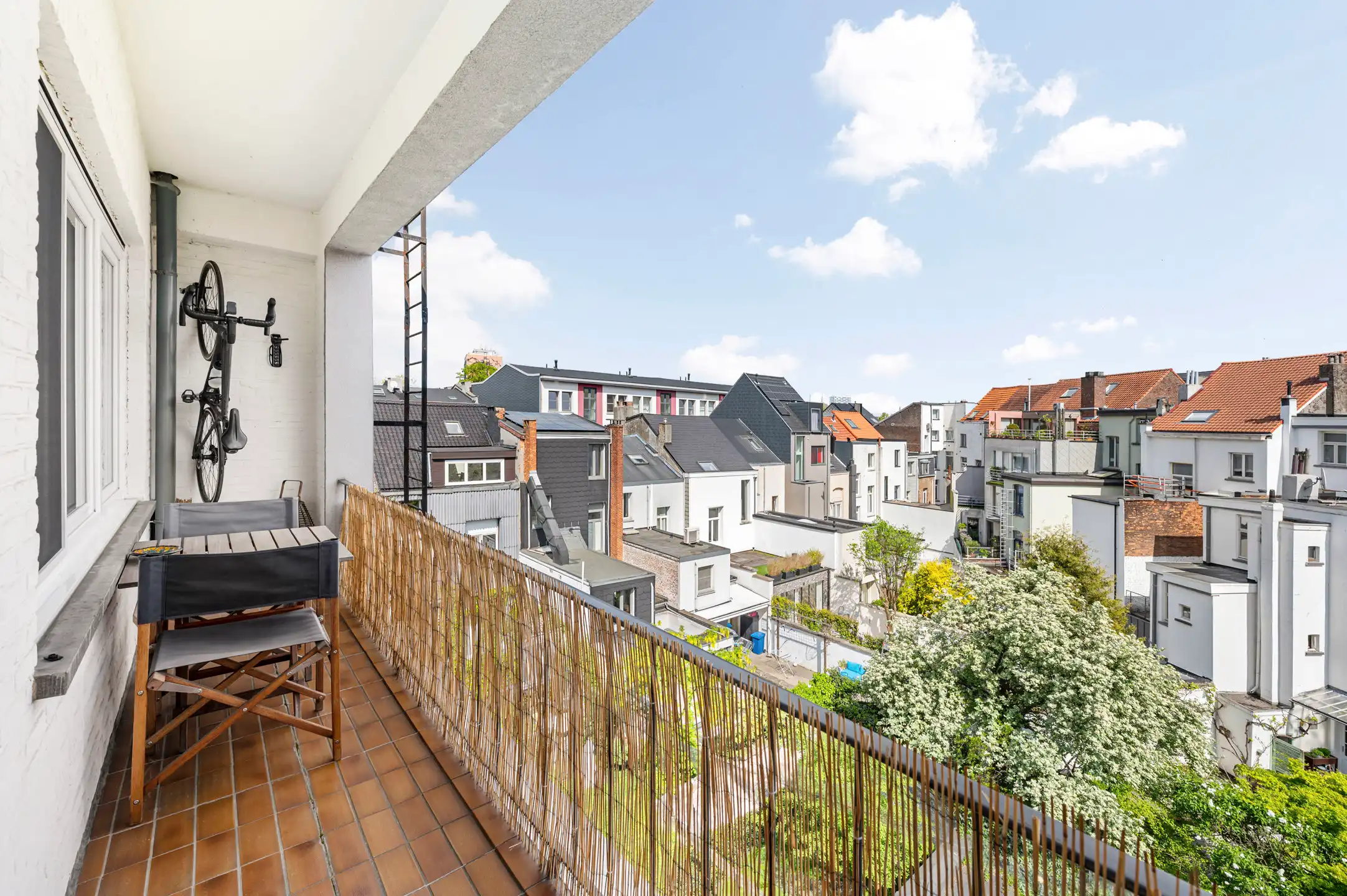 Charmant en lichtrijk appartement met terras in topbuurt foto 11