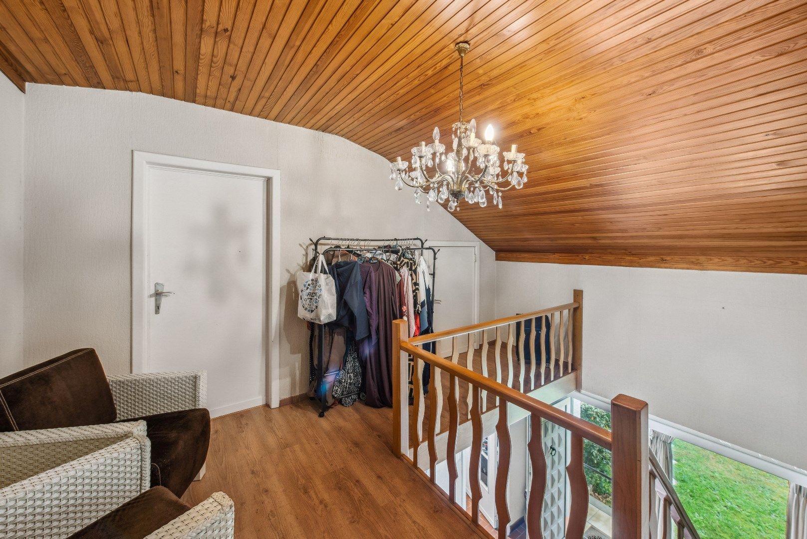 Alleenstaande woning op 14a 42ca met 3 grote slpks en garage foto 16