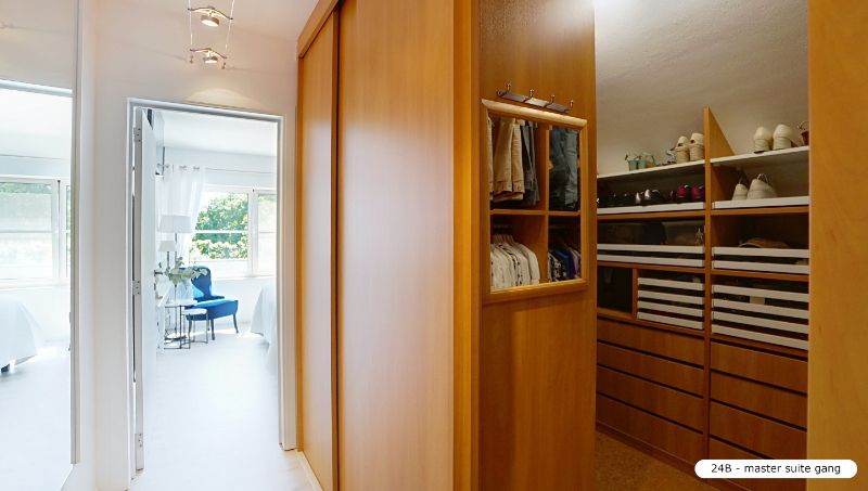 EXCLUSIEF PERFECT AFGEWERKTE MODERNE VILLA (330m²) OP TOPLOCATIE EN PRACHTIGE TUIN foto 28