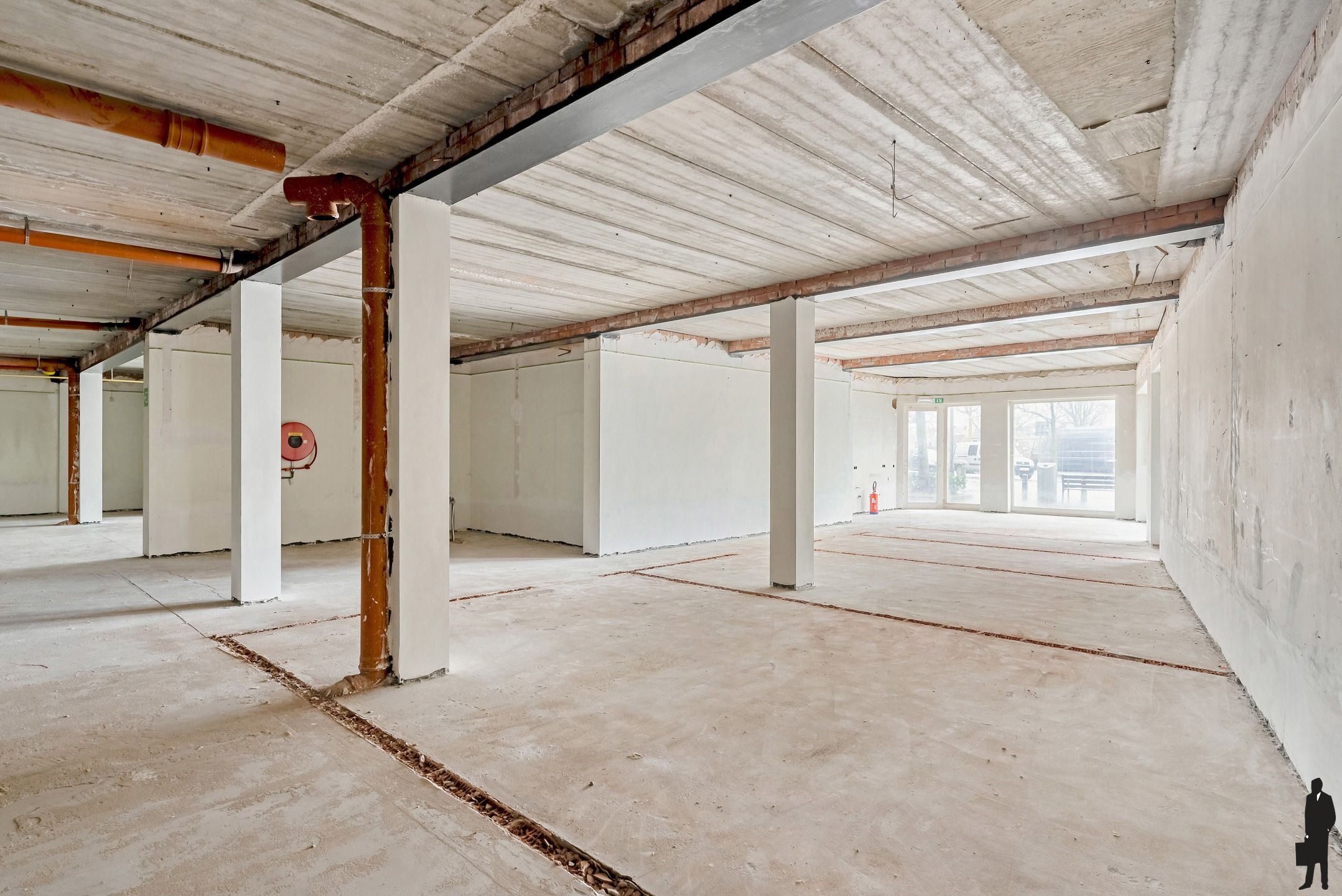 Casco handelsruimte van ca. 500m² gelegen aan de jachthaven  foto 4