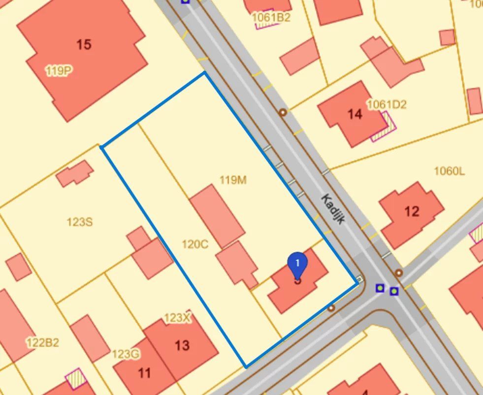 Hoofdfoto van de publicatie: Ruim perceel (2116 m²), mogelijkheid tot verkaveling.