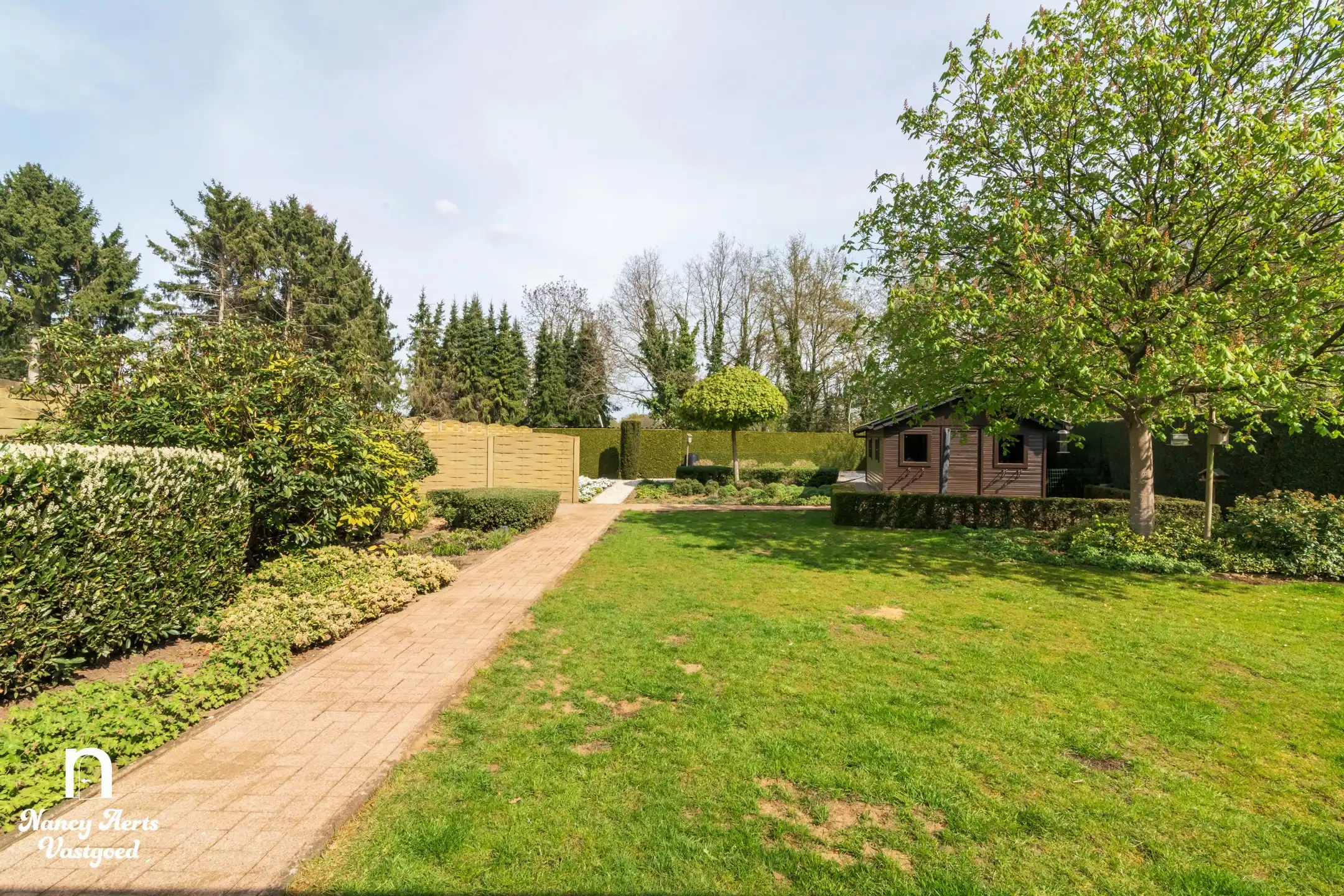 Lichtrijke woning met prachtige tuin en groeipotentieel foto 24