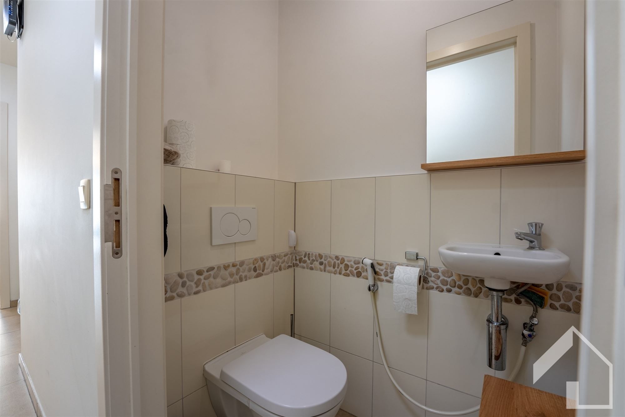 Appartement 2de verdieping met lift, 2 slaapkamers en terras foto 8