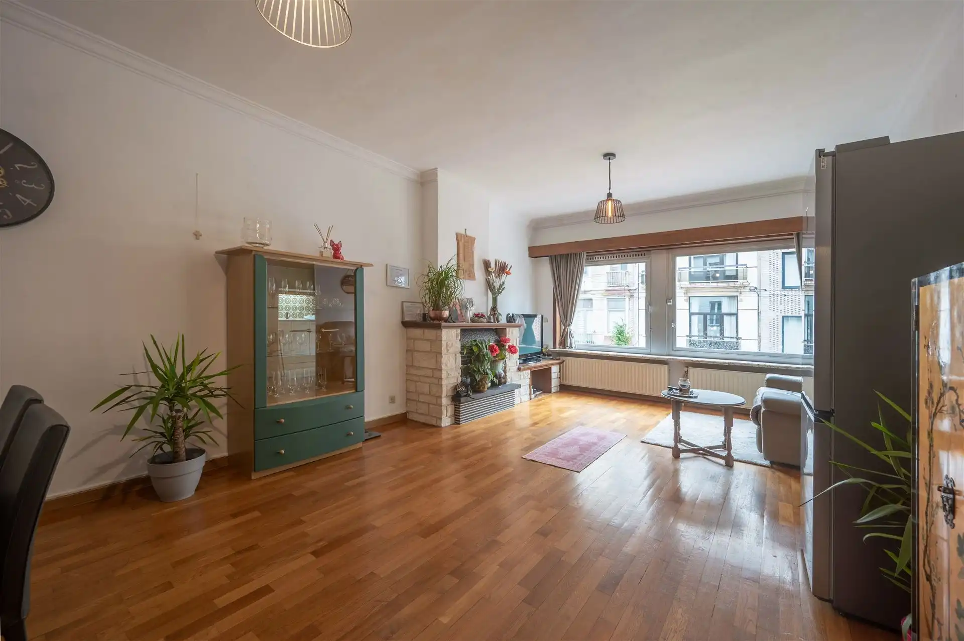 Centraal gelegen 2 slaapkamerappartement te huur foto 2