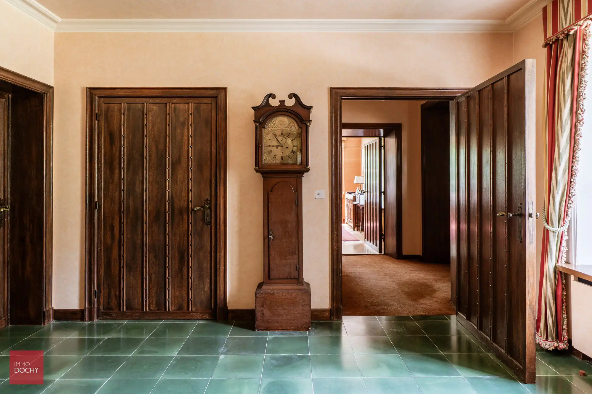 Zeer ruime villa in prachtige parktuin foto 6