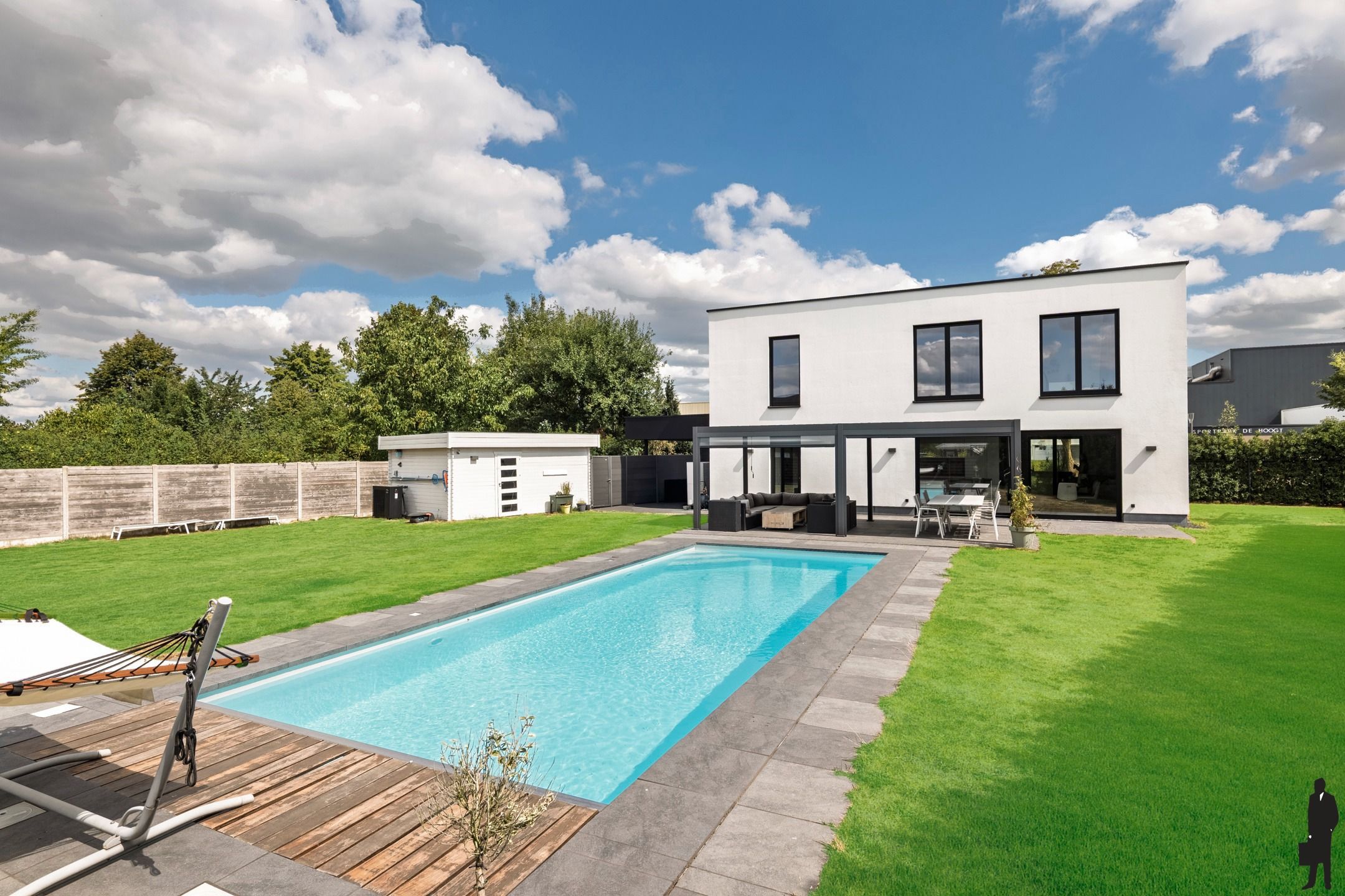 Villa met 4slks, 2bdks en verwarmd zwembad op 1200 m² foto {{pictureIndex}}