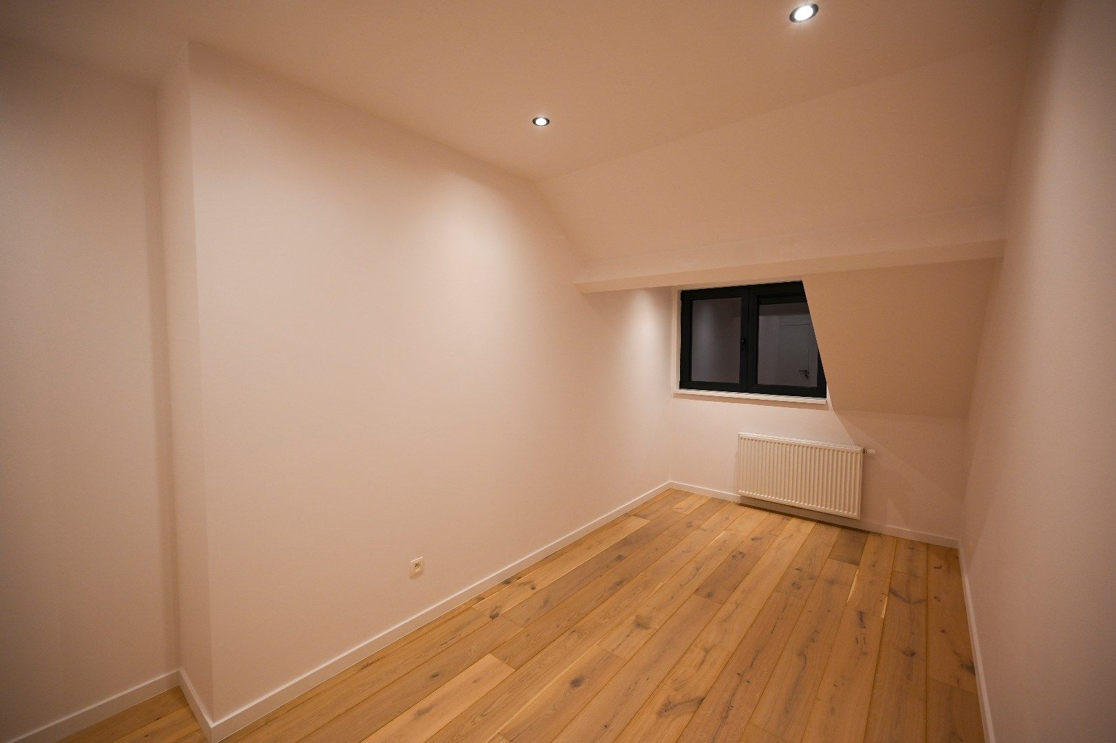 KLASSEVOL GERENOVEERDE WONING NABIJ CENTRUM EN STRAND OOSTENDE foto 19