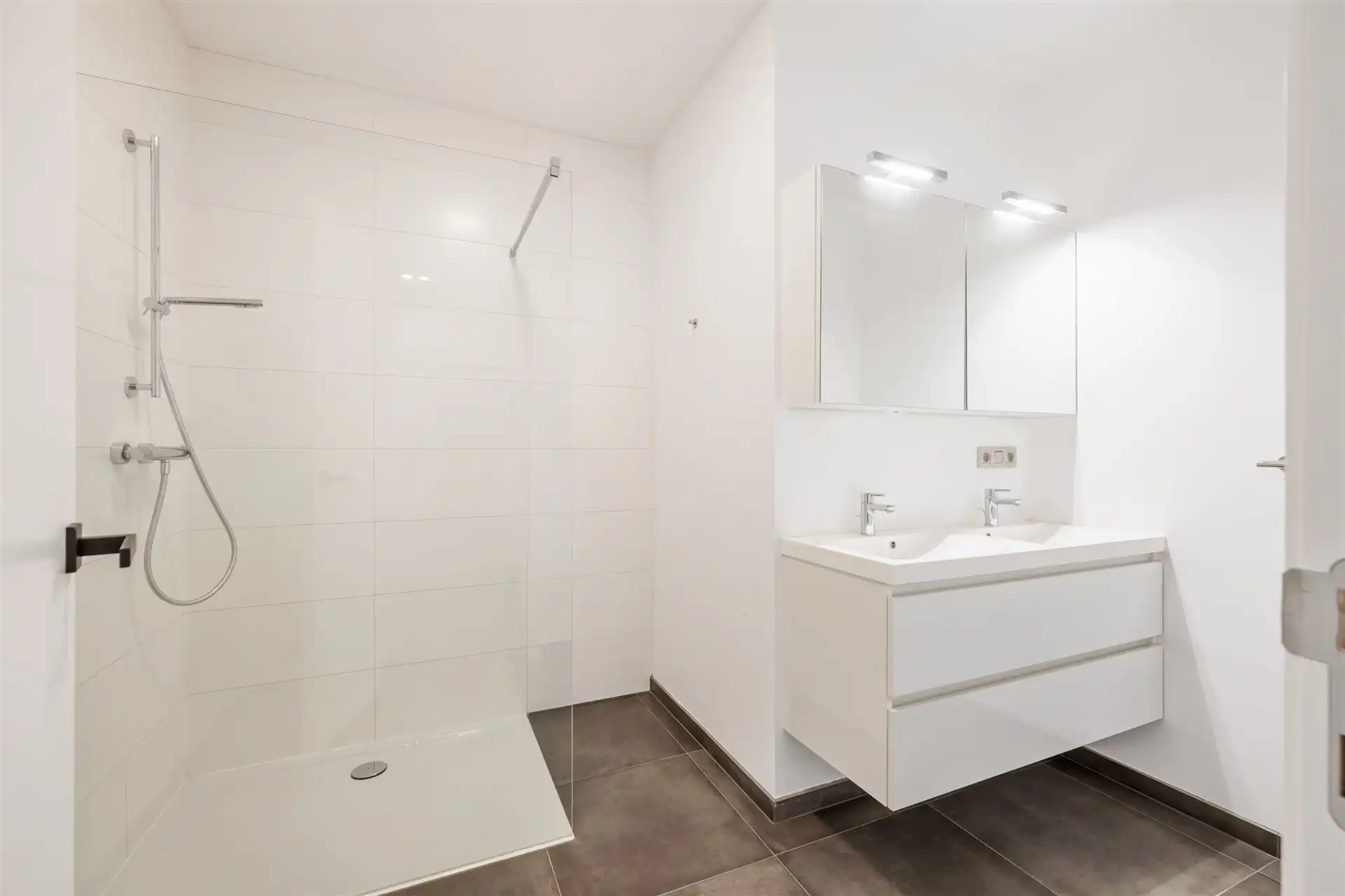 Prachtig 1-slaapkamer appartement in het hartje van Beveren foto 16