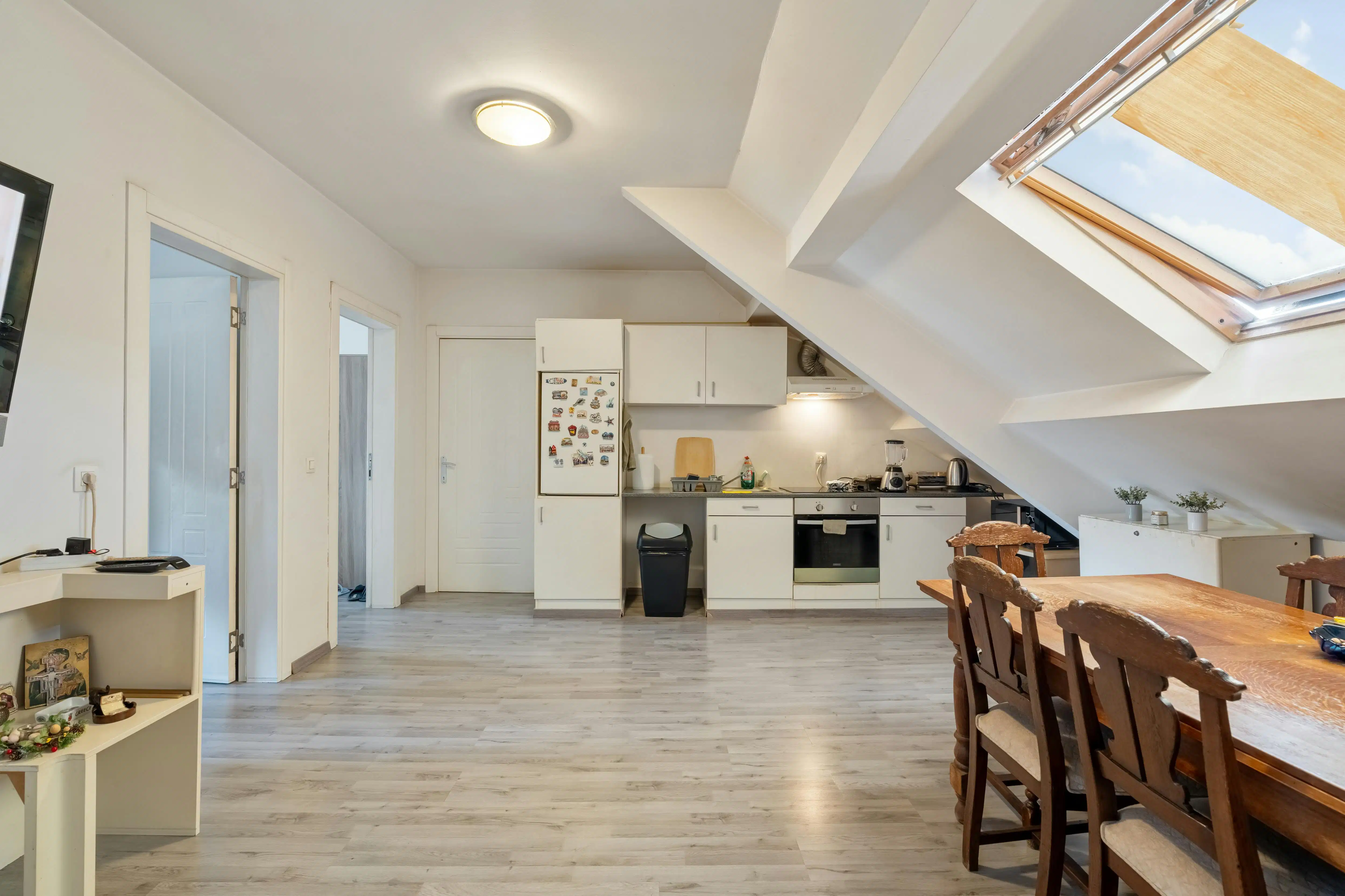 Rendabele opbrengsteigendom met handelspand, magazijn, woonst en 2 appartementen in Genk foto 11